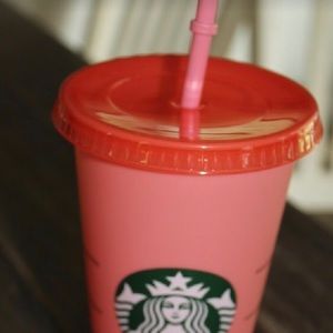 ✨Limited Edition Starbucks Peach Changing Cup✨